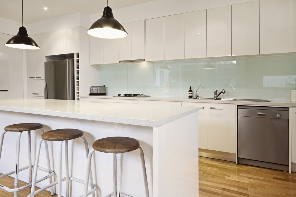 Kitchen With Splashbacks
